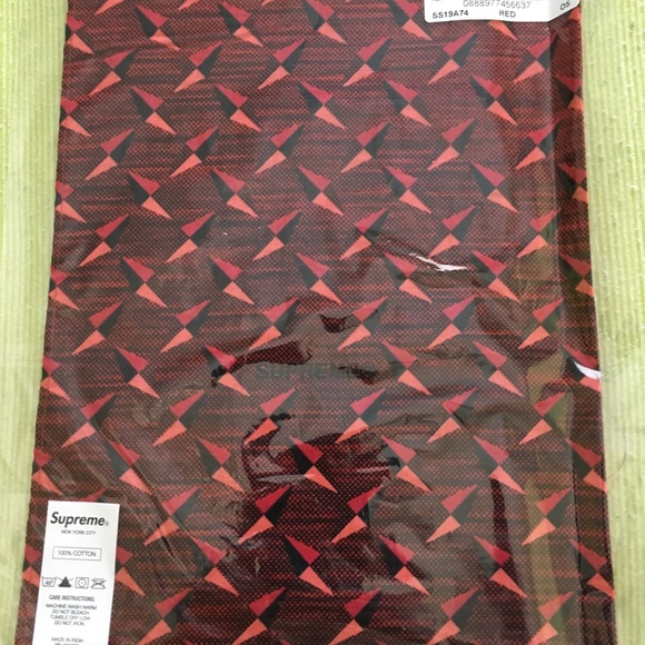 SOLD***New Supreme Bandana - Picture 2 of 3